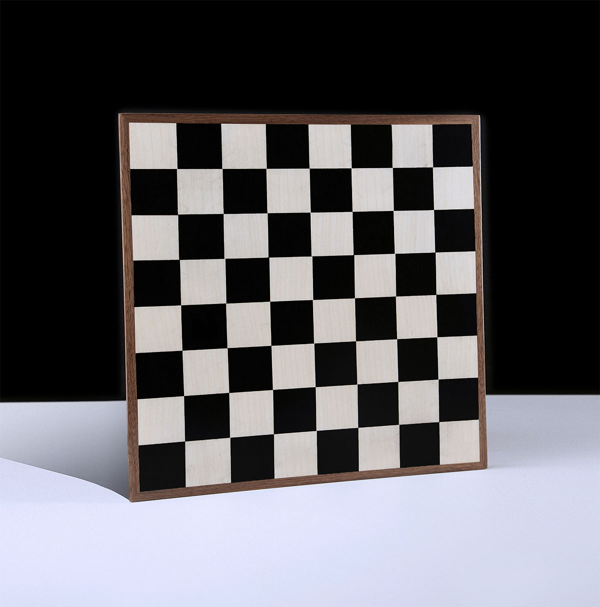 a-championship-chess-set-that-fits-into-one-s-apartment-finally